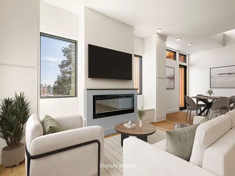 905 SE 4th St #204 — Photo 5