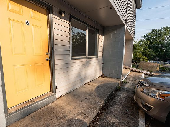 2nd image of 1305 Clay St Unit 6