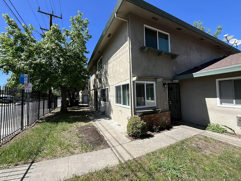 901 Carro Dr #3 — Photo 3