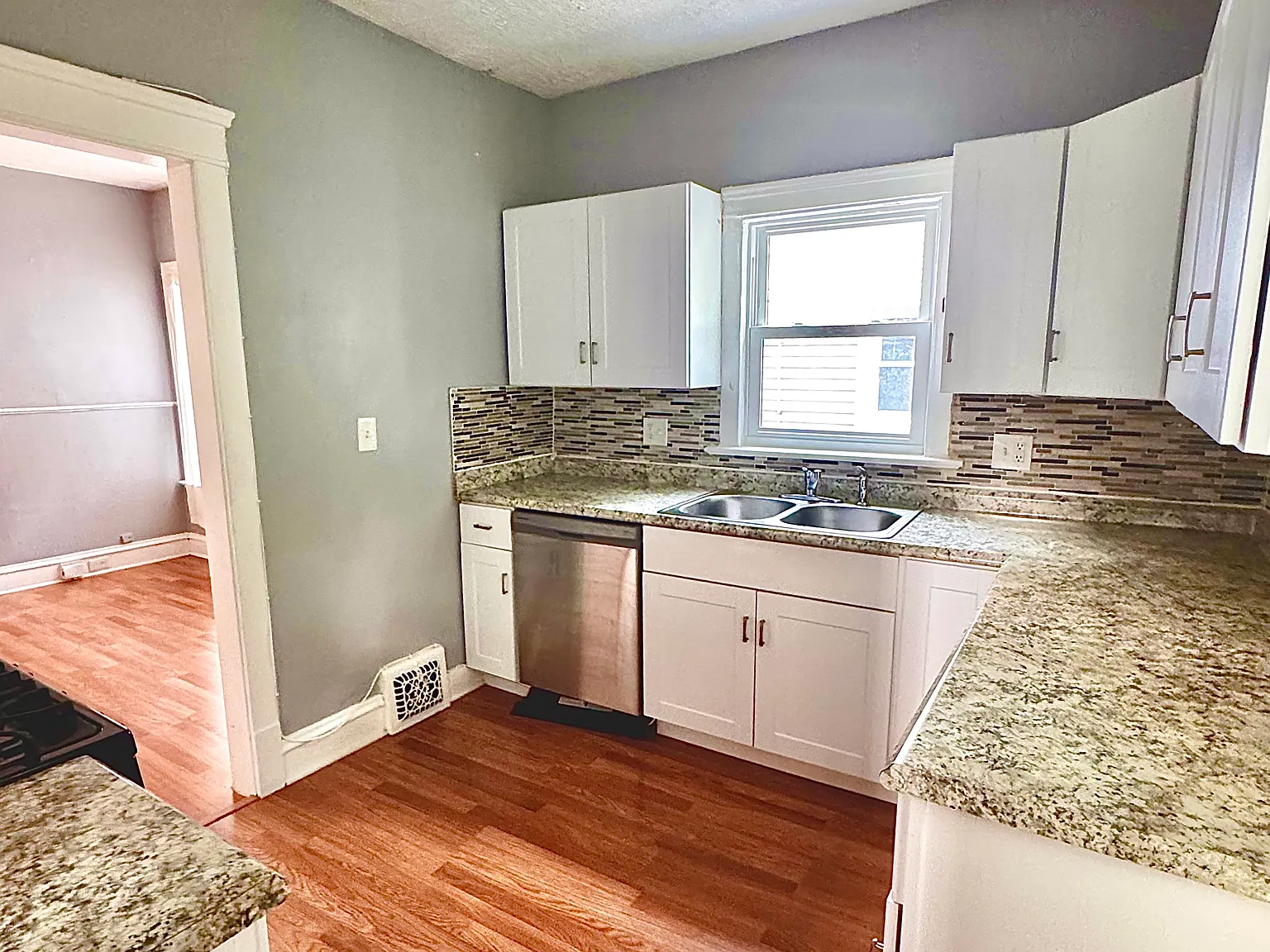 17475 Woodford Ave — Photo 2