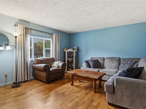 2nd image of 939 Pauline Ave