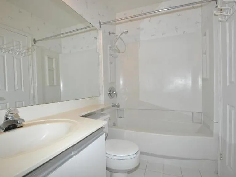 880 Dundas St W #Penthouse 01 — Photo 8