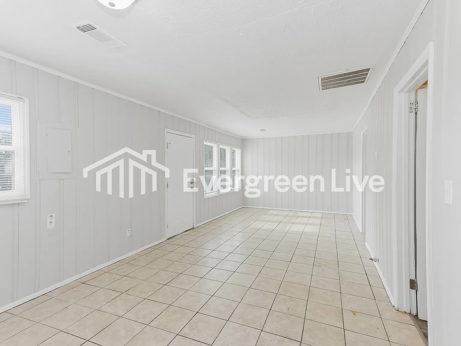 3 bed, 1.0 bath, 1500 sqft, $995 — Photo 4