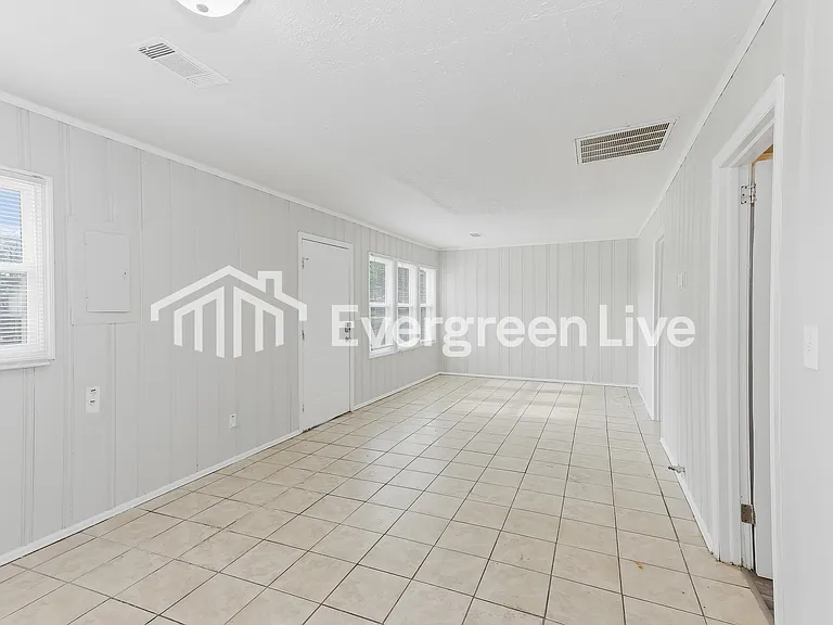 3111 Ashmore Dr — Photo 4