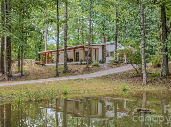 633 Kingdom Pl, Zirconia, NC 28790