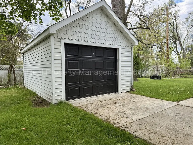 1330 E Chesterfield St — Photo 30