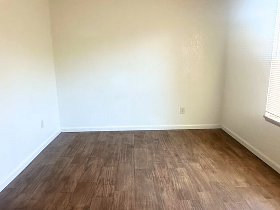 4th image of 1551 Elder St