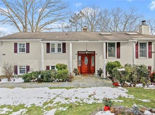 11 Rae Ln, Norwalk, CT 06850