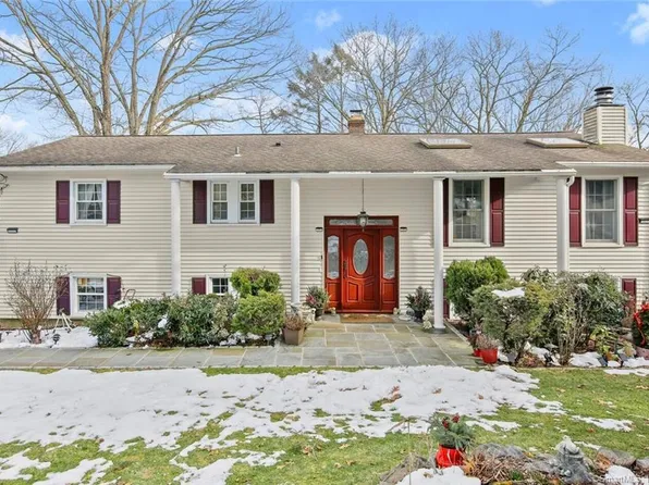 11 Rae Lane, Norwalk, CT 06850