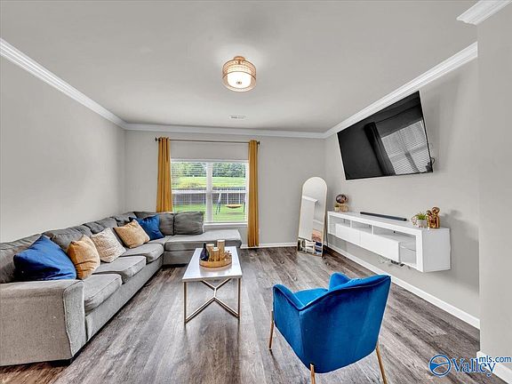 5th image of 331 Ivyleaf Dr NW
