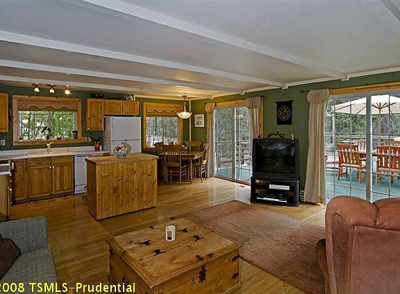 3rd image of 3040 Meadowbrook Dr