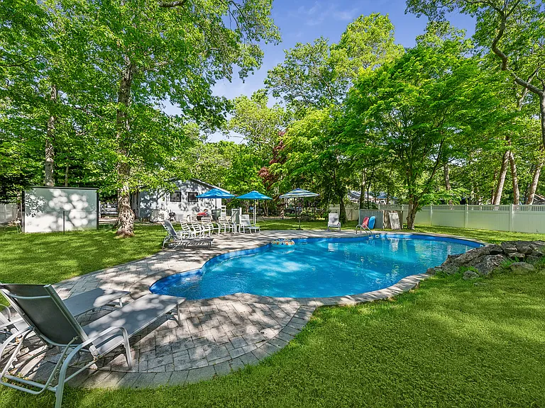 230 Norfolk Dr — Photo 34