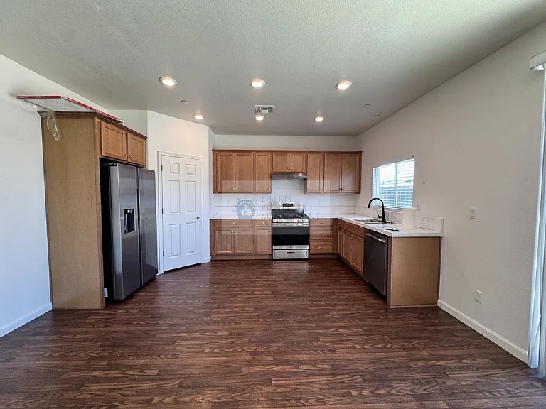 7216 E University Ave — Photo 3