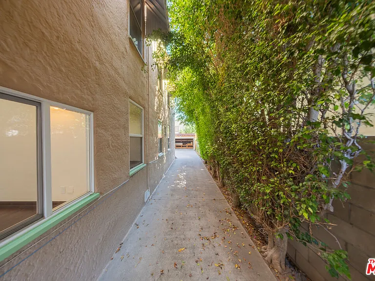 8230 Blackburn Ave #1 — Photo 16