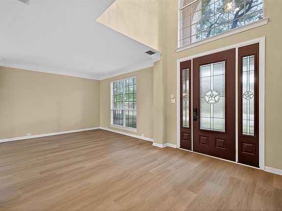4th image of 402 Montclair Dr