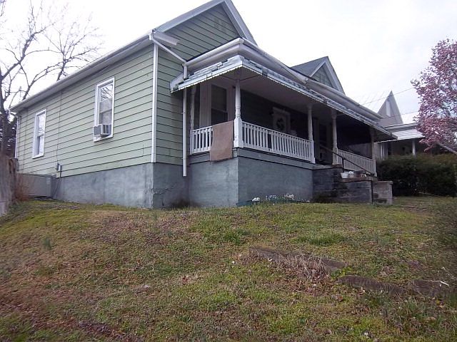 1st image of 228 E Thomas St
