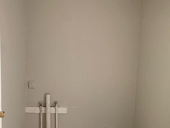 5th image of 5040 Hill Dr #1