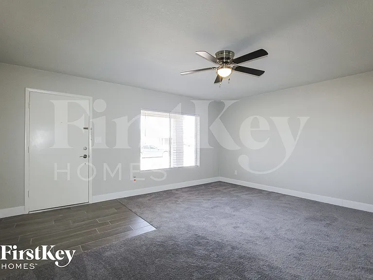 19217 N 15th Ave — Photo 3