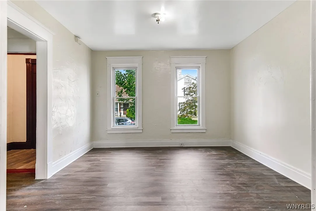 3 bed, 1.0 bath, 2310 sqft, $1,200 — Photo 2