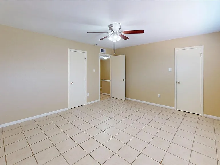 210 W G St — Photo 14