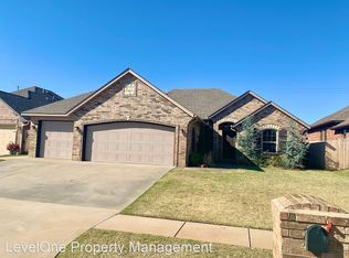 2405 Wayne Cutt Ave, Yukon, OK 73099