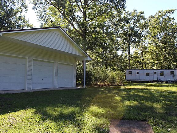 3rd image of 2141 Summertown Hwy