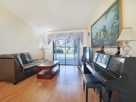 4th image of 1909 Glen Lakes Cir N