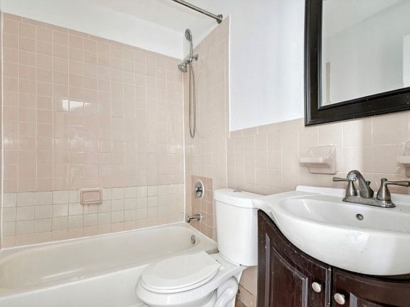 4th image of 350 S 4th St APT 4B