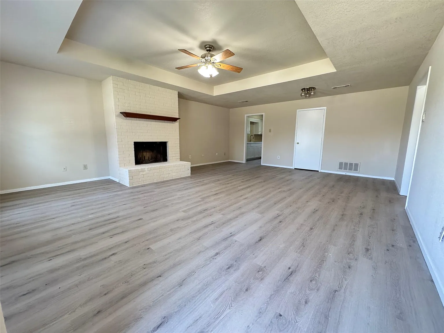2 bed, 1272 sqft, $1,875 — Photo 3