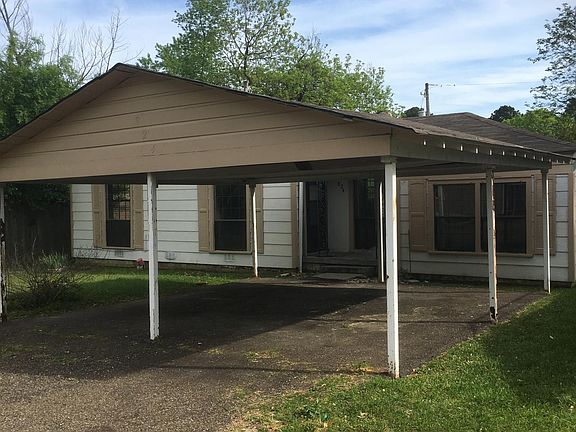 3rd image of 824 Manila Dr