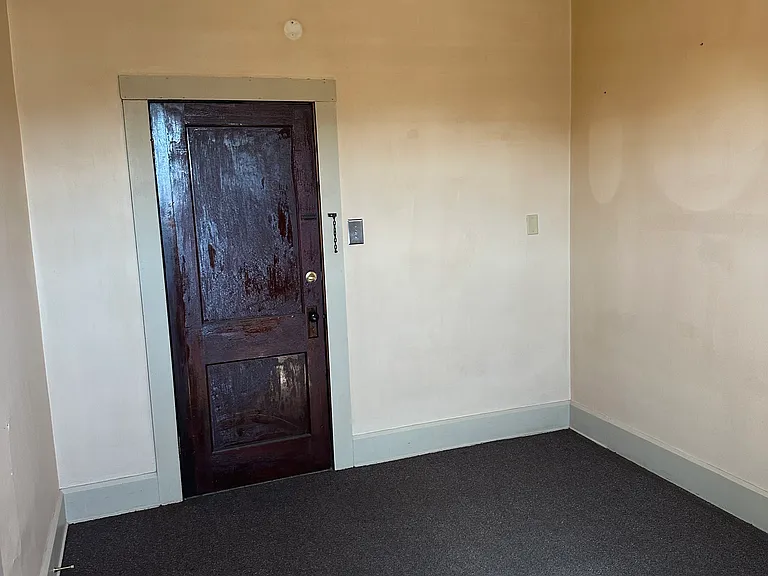 350 Main St #6 — Photo 2