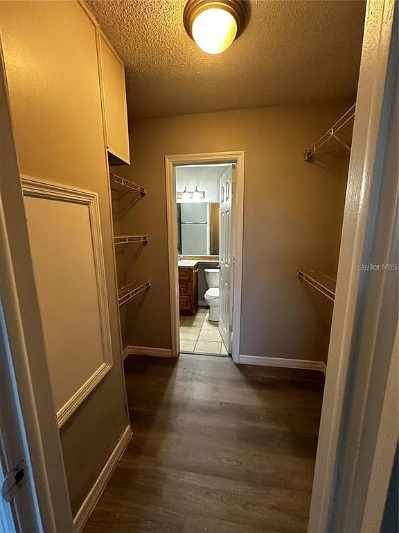 2 bed, 1.0 bath, 881 sqft, $1,600 — Photo 4