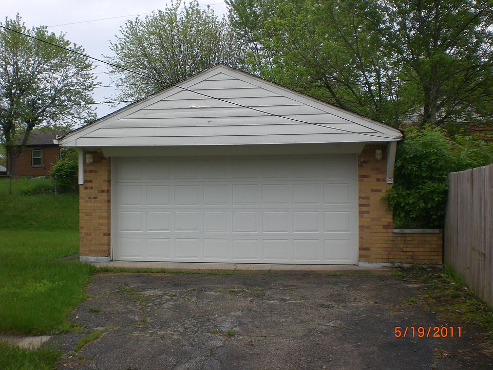 2nd image of 2442 Baywood St