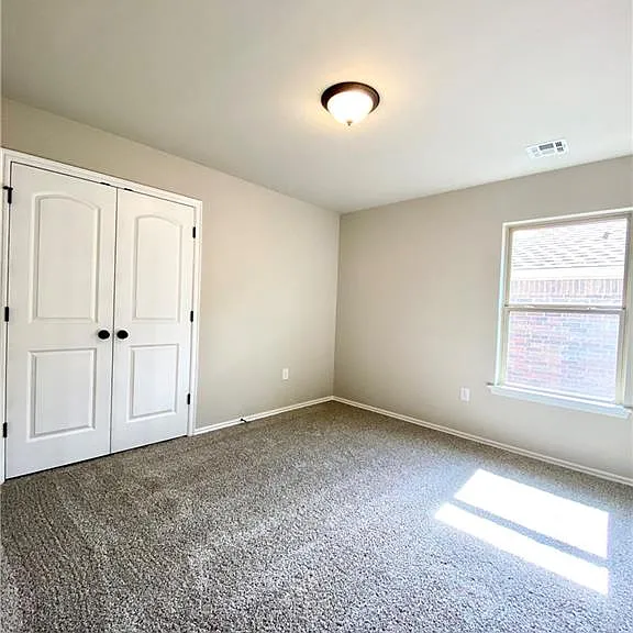 929 Tarry Town Dr — Photo 5