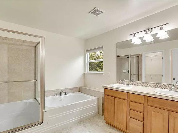 5 piece master bath with walking closet