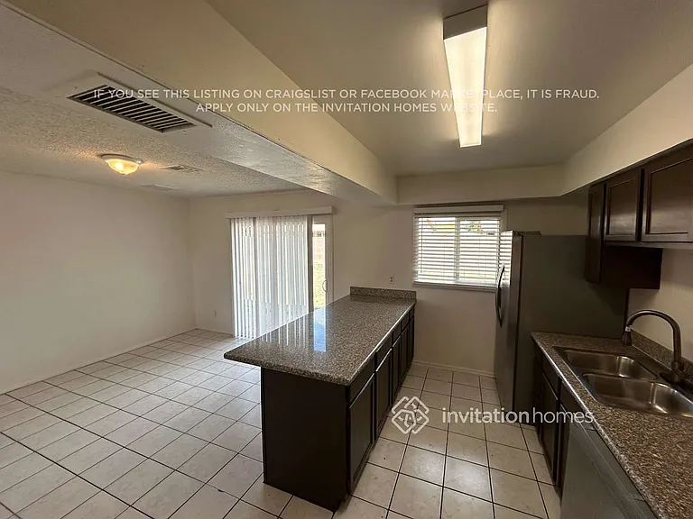 3007 N 79th Dr — Photo 7