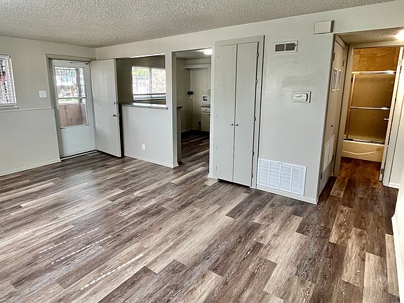 2nd image of 50 Barclay Dr Unit 4