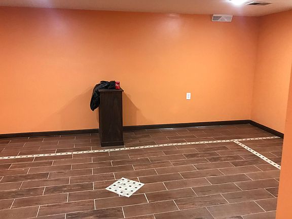 4th image of 18538 Glen Oak Ave