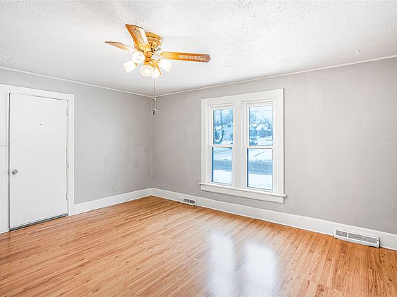 5th image of 4002 10th St