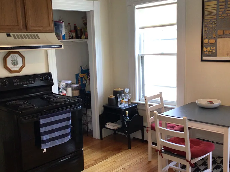110 King St — Photo 3