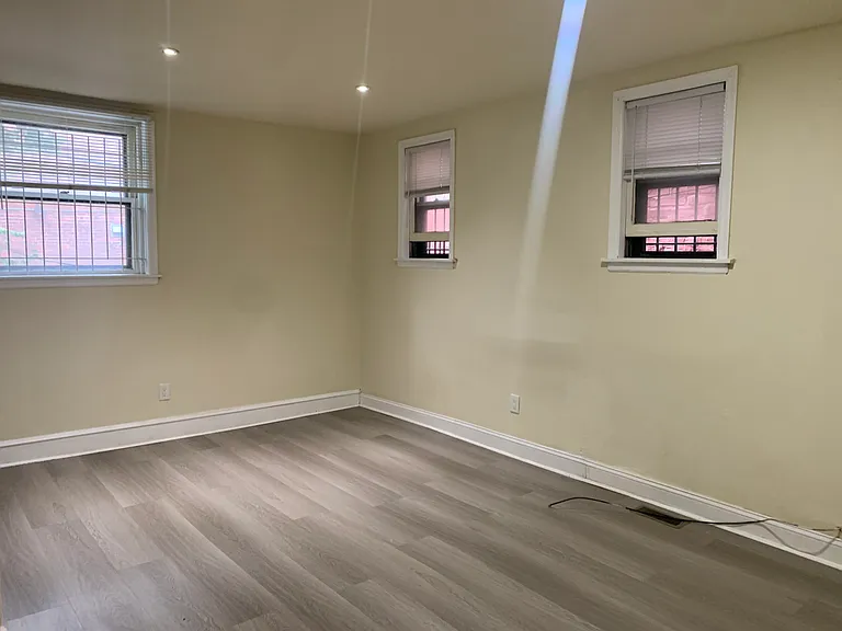 1106 Pine St #1R — Photo 6