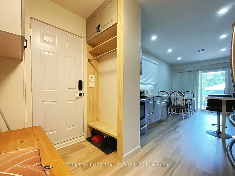 30 Orsett St #MAIN FL — Photo 4