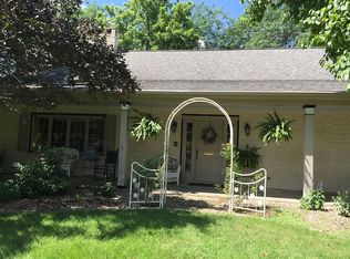 151 W Meadow Dr, Sioux Center, IA 51250