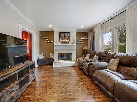 2nd image of 821 S 21st Ave