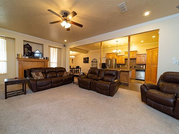 4th image of 2704 Northglen Dr