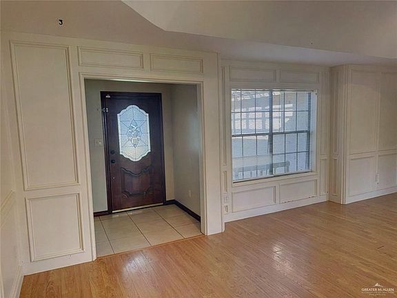 4th image of 120 E Gardenia Ave