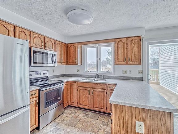 3rd image of 50 Edendery Cir