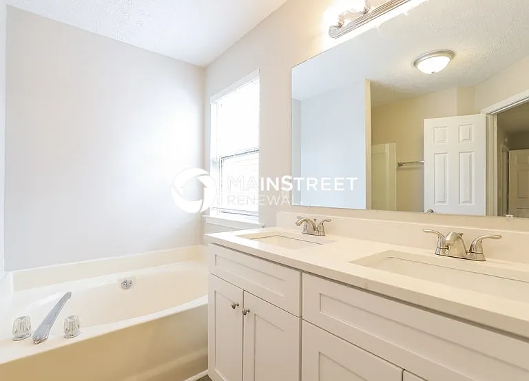 7015 Bristol Trl — Photo 11