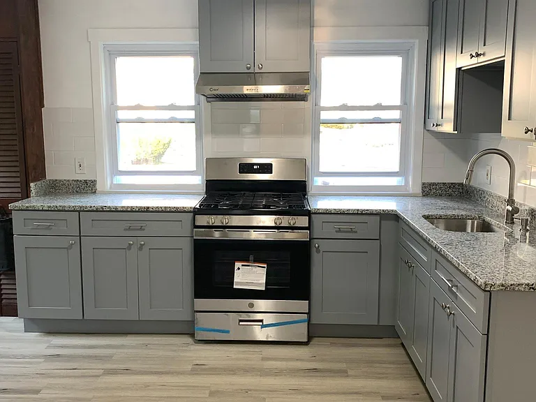529 Pleasant St #B — Photo 4