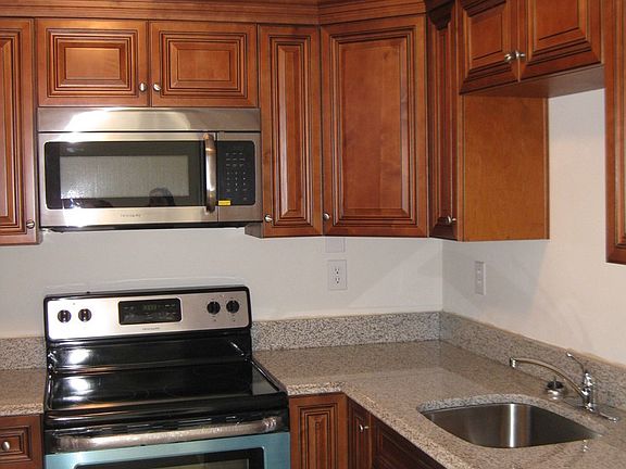 5th image of 4817 Vick St